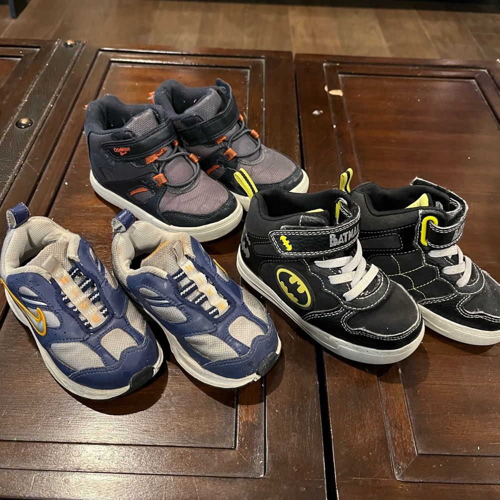 Baby Boys shoes Nike Osh Kosh Batman size 7 sneakers lot Gym Shoes 3 pr sneakers - Picture 1 of 11